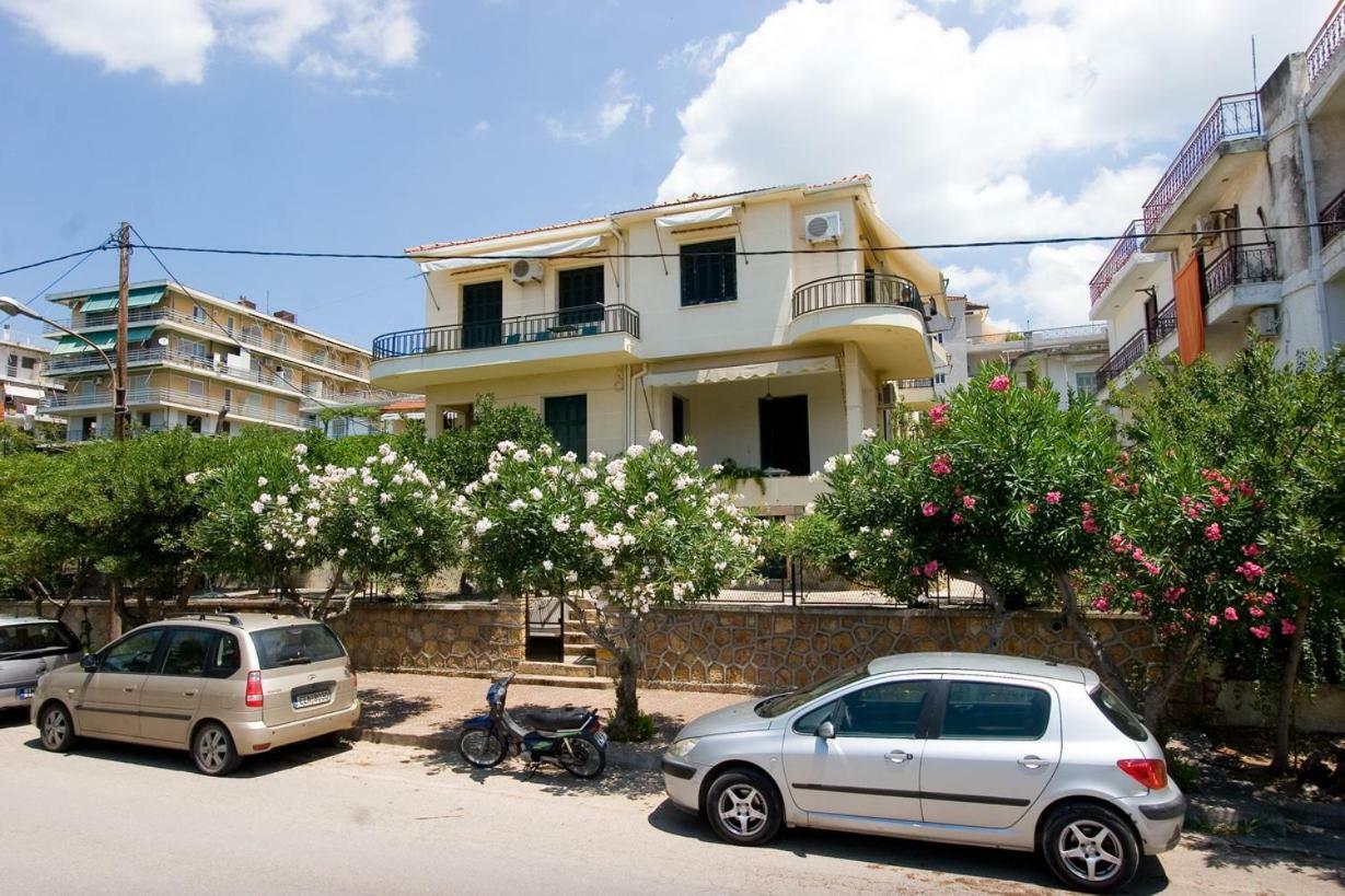 Soile Georgia Apartment Лутра Едипсу Екстериор снимка